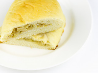 Пирожок с капустой и яйцом